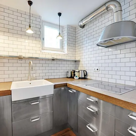 Amazing 6p 2br Beaubourg Marais Apartment