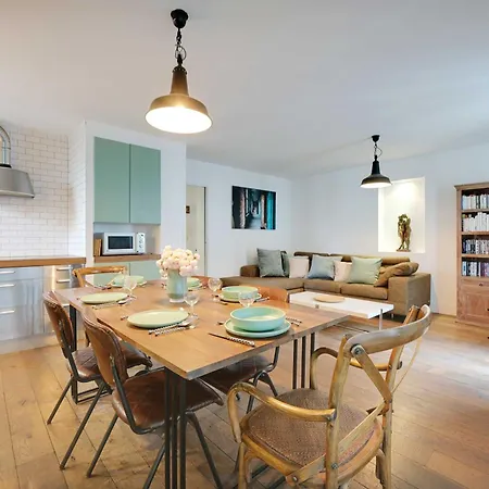 Amazing 6p 2br Beaubourg Marais Apartment
